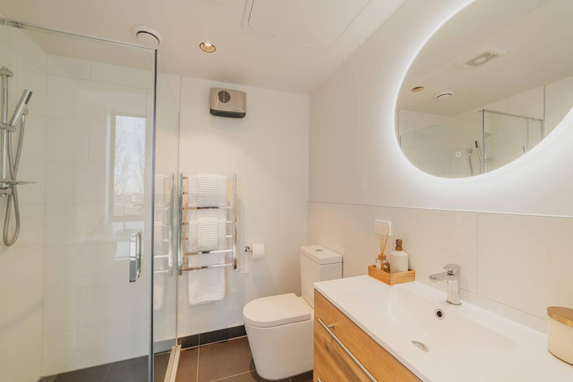 Chic And Contemporary Living At Cambridge Terrace Villa Christchurch Eksteriør bilde